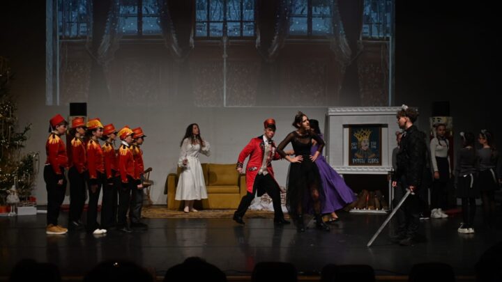 Balul caritabil al Colegiului „P. Rareș” aduce bucurie copiilor centrului „Pr. Mihai Negrea” Dorna