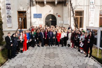 Colegiul “Eudoxiu Hurmuzachi” Rădăuți – Proiectul “REPERE pentru VIAȚĂ”, ediția a V-a Colegiul “Eudoxiu Hurmuzachi” Rădăuți – Proiectul “REPERE pentru VIAȚĂ”, ediția a V-a