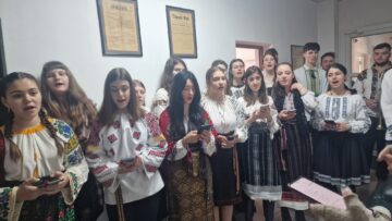 Colinde în dar oferite redacției Monitorului de Suceava de Corul Asociației Tinerilor Ortodocși Suceveni