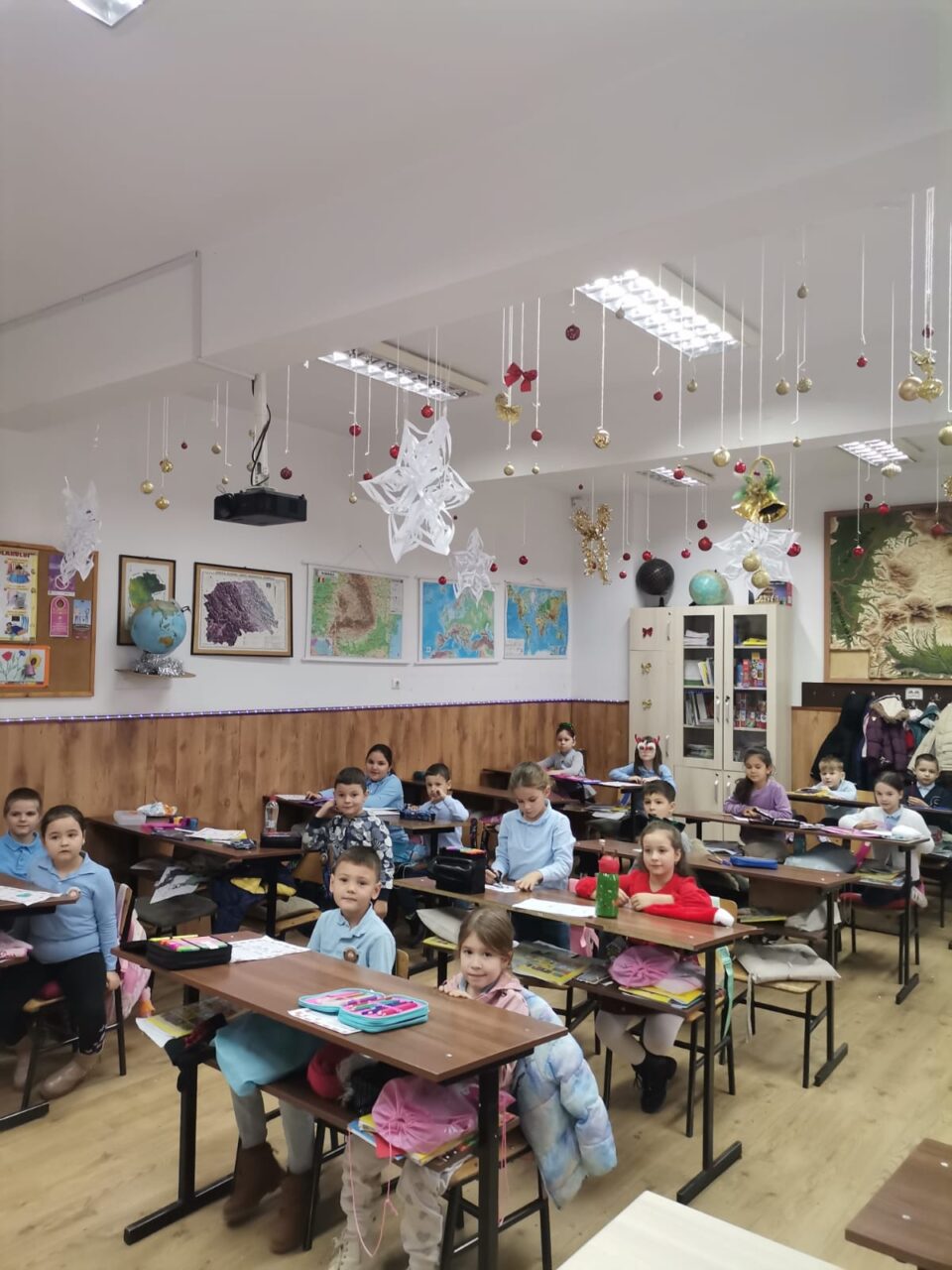 „Cea mai frumoasă clasă de Crăciun” – tradiție educațională la Liceul Teoretic „Iorgu Vârnav Liteanu” din Liteni