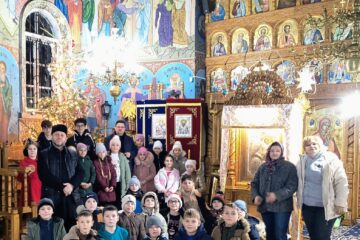 Tradiție, educație și spiritualitate în proiectul „O brad frumos! 2025” – Un proiect educațional care a unit școala, familia și Biserica în spiritul Crăciunului