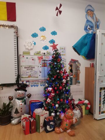 „Cea mai frumoasă clasă de Crăciun” – tradiție educațională la Liceul Teoretic „Iorgu Vârnav Liteanu” din Liteni