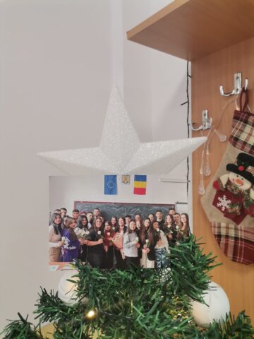 „Cea mai frumoasă clasă de Crăciun” – tradiție educațională la Liceul Teoretic „Iorgu Vârnav Liteanu” din Liteni