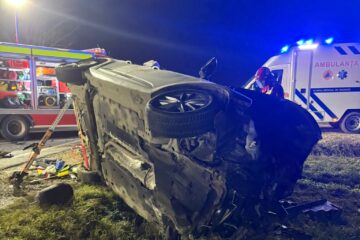 Șofer încarcerat după un impact între un autoturism și un autotren Șofer încarcerat după un impact între un autoturism și un autotren