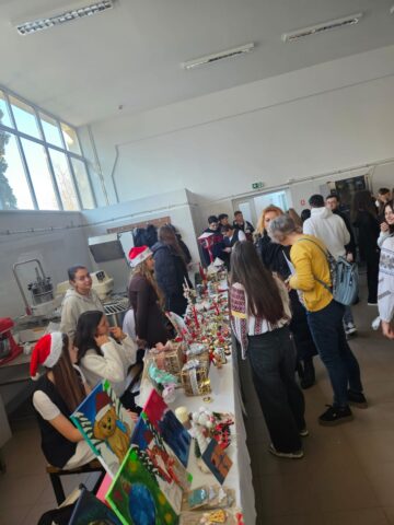 Târg caritabil de Crăciun, la Colegiul de Industrie Alimentară Suceava