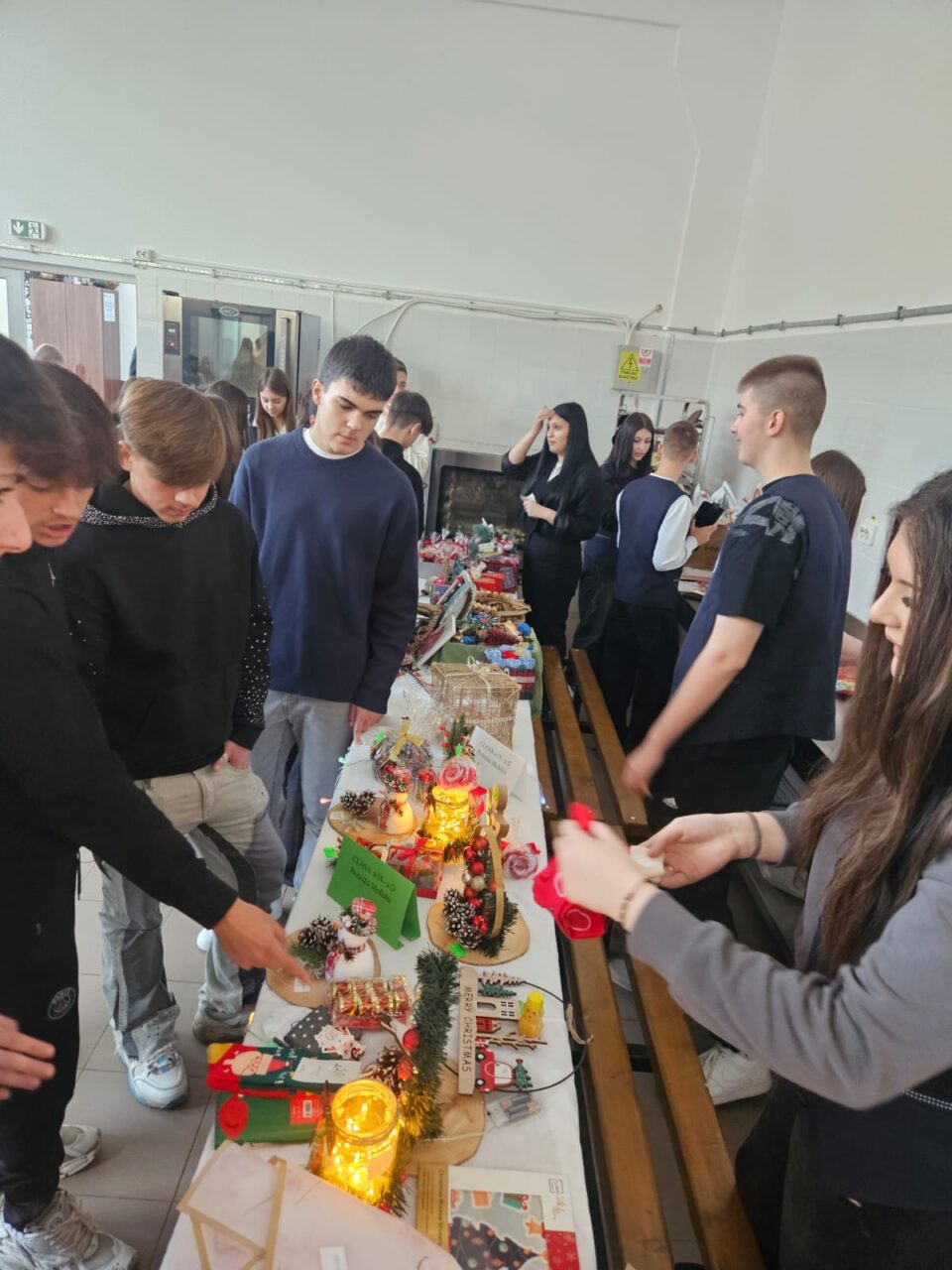 Târg caritabil de Crăciun, la Colegiul de Industrie Alimentară Suceava