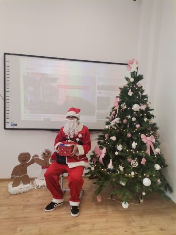 „Cea mai frumoasă clasă de Crăciun” – tradiție educațională la Liceul Teoretic „Iorgu Vârnav Liteanu” din Liteni