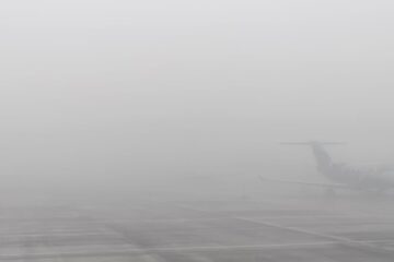 Curse anulate sau rerutate  pe aeroporturile de la Iași, Bacău și Suceava, afectate de condiții meteo severe, cu vizibilitate foarte redusă