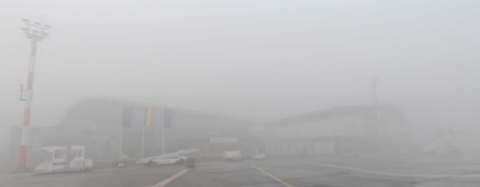 Curse anulate sau rerutate  pe aeroporturile de la Iași, Bacău și Suceava, afectate de condiții meteo severe, cu vizibilitate foarte redusă