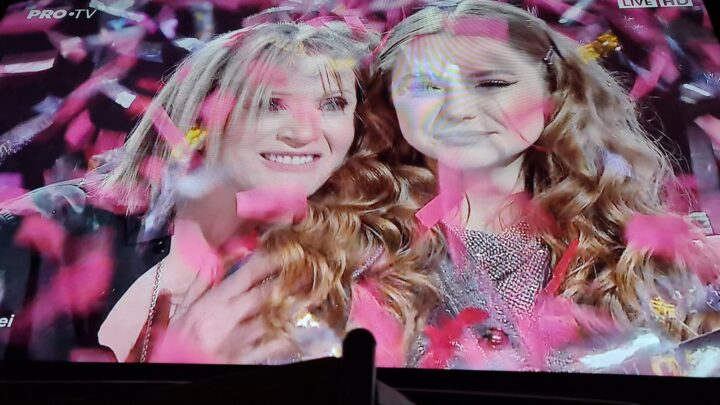 Alessia Pop, câștigătoarea trofeului și al marelui premiu de 100.000 euro al competiției „Vocea României”