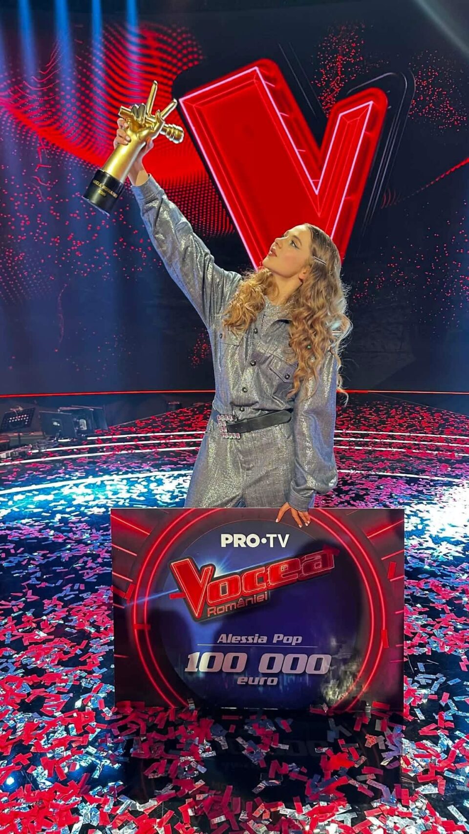 Alessia Pop, câștigătoarea trofeului și al marelui premiu de 100.000 euro al competiției „Vocea României”