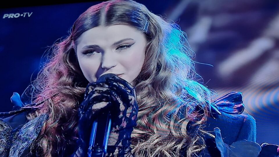 Alessia Pop, câștigătoarea trofeului și al marelui premiu de 100.000 euro al competiției „Vocea României”