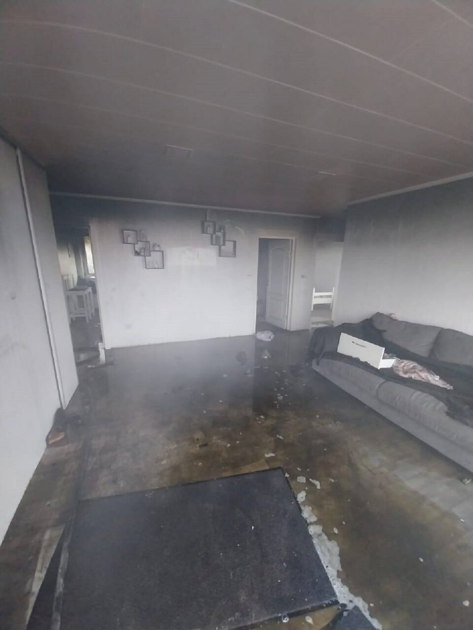 Casa unei familii cu 9 copii, cel mai mic de o lună de zile, afectată grav de un incendiu