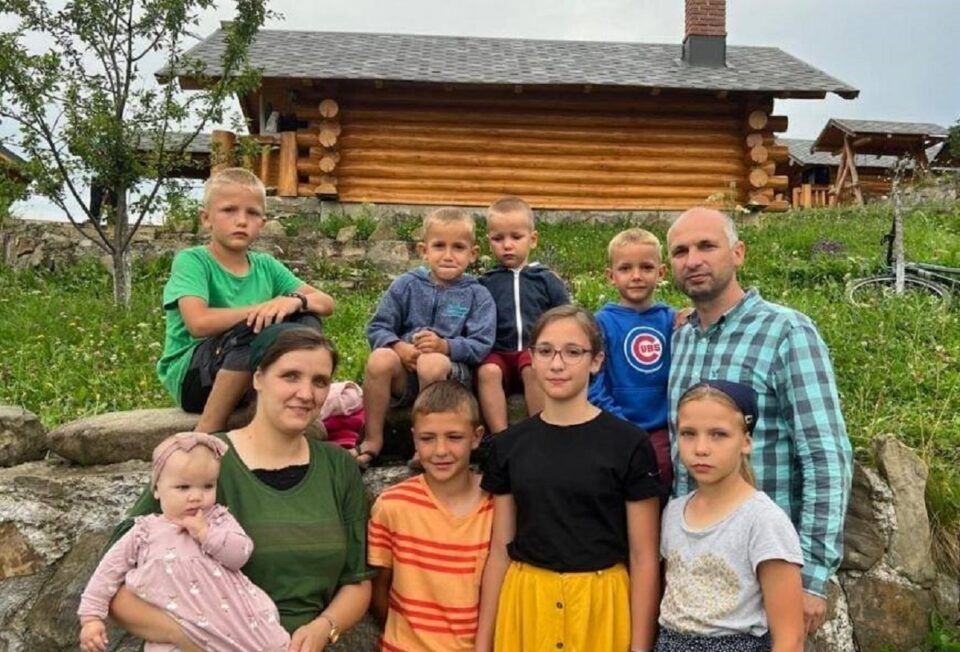 Casa unei familii cu 9 copii, cel mai mic de o lună de zile, afectată grav de un incendiu