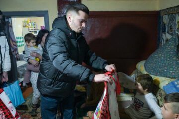 Daruri de Crăciun de la tinerii social-democrați pentru copii și vârstnici din familii necăjite