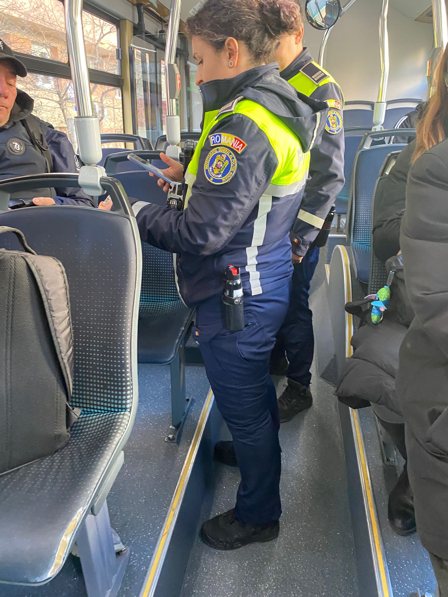 Razie a polițiștilor în autobuzele din municipiul Suceava. Au fost căutați hoți de buzunare și a fost depistat un hărțuitor sexual