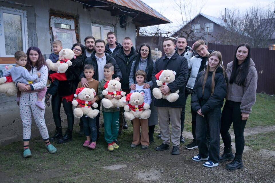 Daruri de Crăciun de la tinerii social-democrați pentru copii și vârstnici din familii necăjite