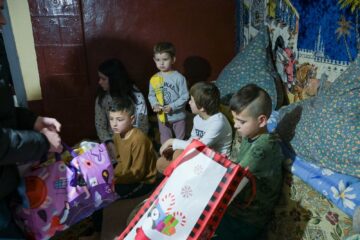 Daruri de Crăciun de la tinerii social-democrați pentru copii și vârstnici din familii necăjite