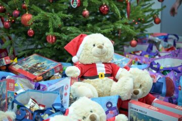 Daruri de Crăciun de la tinerii social-democrați pentru copii și vârstnici din familii necăjite