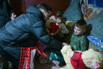 Daruri de Crăciun de la tinerii social-democrați pentru copii și vârstnici din familii necăjite