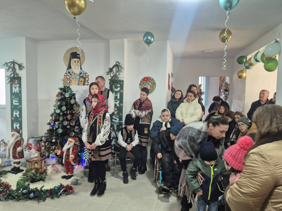Evenimentul caritabil „Și tu poți fi Moș Crăciun”, ediția a XIII-a, la Câmpulung Moldovenesc. Sfințirea centrului „Theraspa Bucovina”