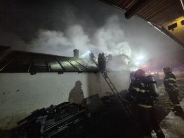 Bărbat de 68 de ani, mort după ce un burlan metalic a aprins tavanul din casă