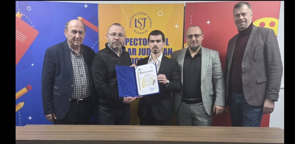 Matei Sava, singurul absolvent cu 10 la bacalaureat, premiat de șefii învățământului sucevean Matei Sava, singurul absolvent cu 10 la bacalaureat, premiat de șefii învățământului sucevean