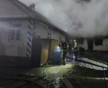 Bărbat de 68 de ani, mort după ce un burlan metalic a aprins tavanul din casă