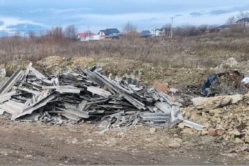 Plângere penală după ce resturi din demolări s-au găsit pe un teren din Vicovu de Sus