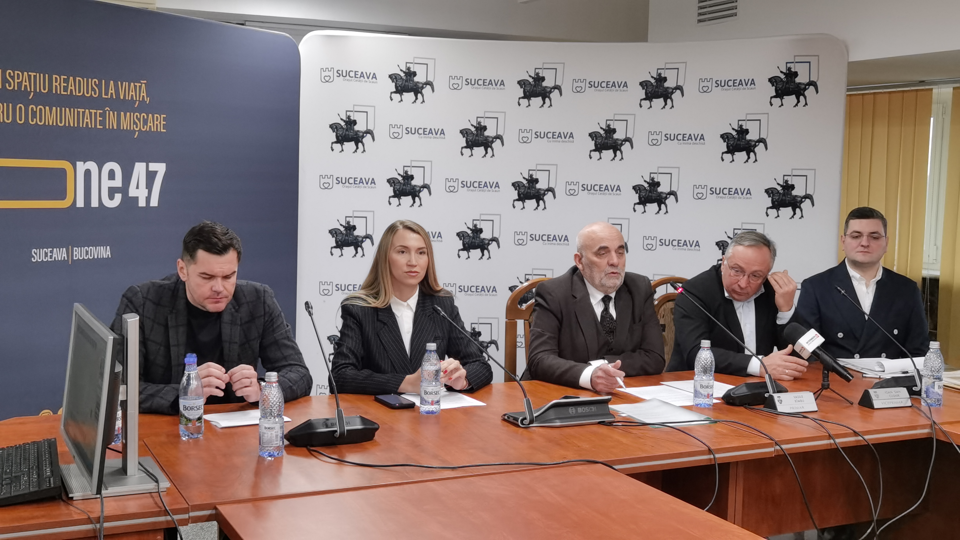 Semnarea contractului de concesionare a patinoarului municipal, cu firma Uniinstal, reprezentată de Iulia și Lucian Sănduleac