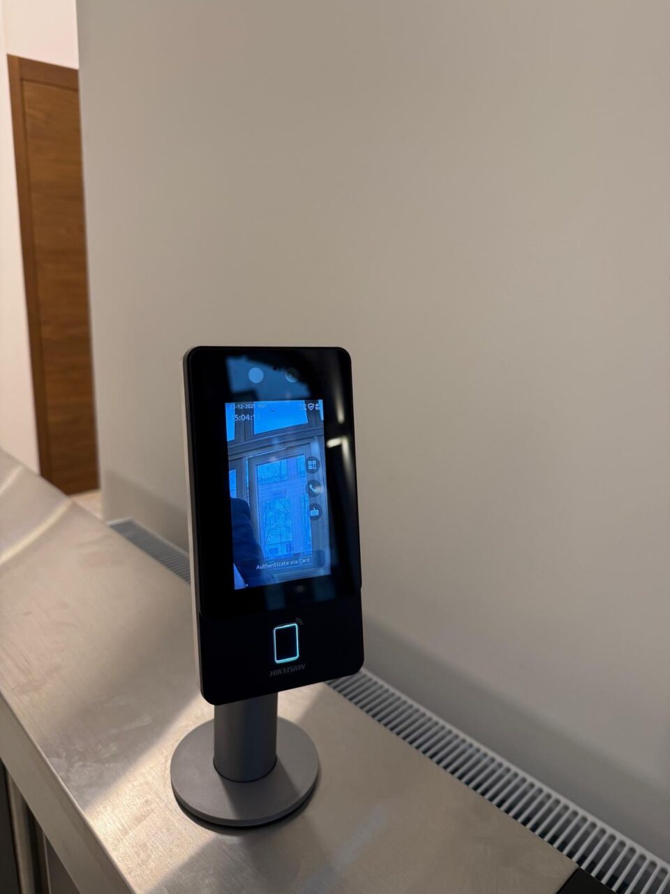 Prezența la serviciu a angajaților Consiliului Județean Suceava, controlată prin sistem de recunoaștere facială