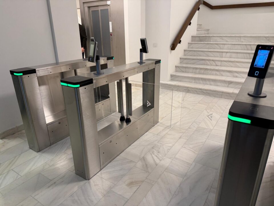 Prezența la serviciu a angajaților Consiliului Județean Suceava, controlată prin sistem de recunoaștere facială