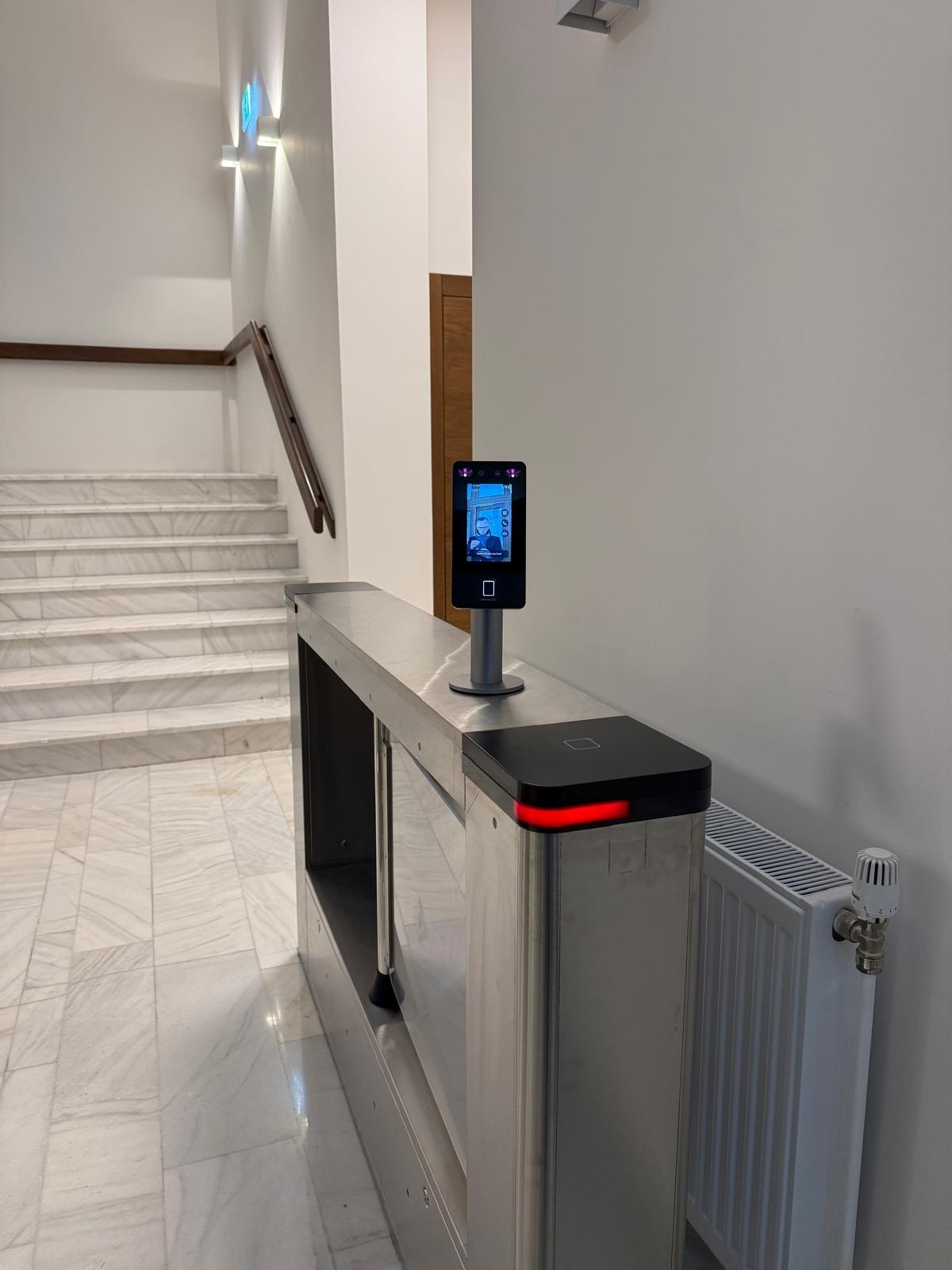 Prezența la serviciu a angajaților Consiliului Județean Suceava, controlată prin sistem de recunoaștere facială