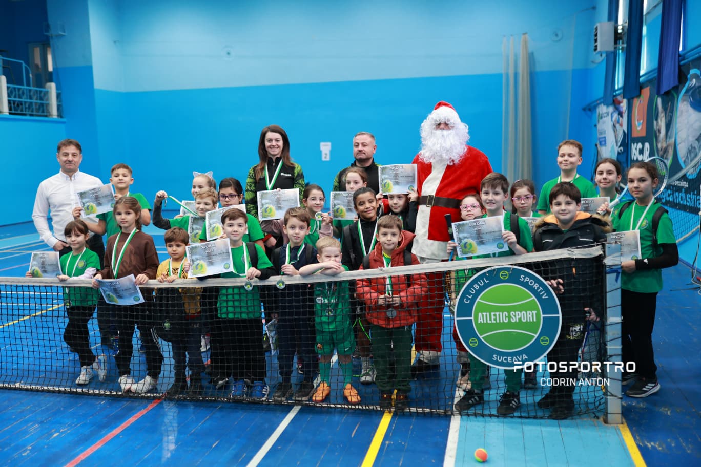 Micii tenismeni suceveni au primit vizita lui Moș Crăciun la „Atletic Winter Cup”