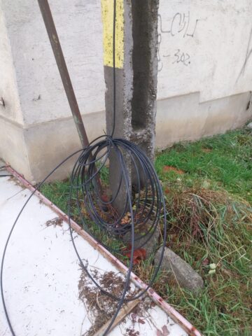 Municipiul Suceava a fost curățat de 10 tone de cabluri de pe stâlpi