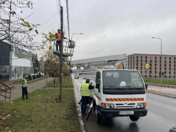 Municipiul Suceava a fost curățat de 10 tone de cabluri de pe stâlpi
