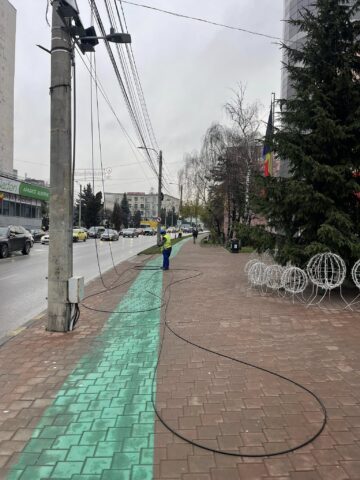 Municipiul Suceava a fost curățat de 10 tone de cabluri de pe stâlpi