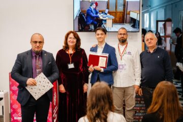 Premiul “Ernst Rudolf Neubauer” pentru cei mai merituoși absolvenți ai Colegiului “E. Hurmuzachi” Premiul “Ernst Rudolf Neubauer” pentru cei mai merituoși absolvenți ai Colegiului “E. Hurmuzachi”