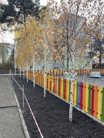 Loc de joacă complet refăcut, dat în folosință de Crăciun, în  cartierul sucevean George Enescu