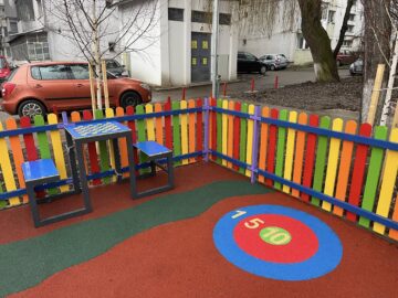 Loc de joacă complet refăcut, dat în folosință de Crăciun, în  cartierul sucevean George Enescu