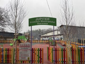 Loc de joacă complet refăcut, dat în folosință de Crăciun, în  cartierul sucevean George Enescu