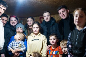 150 de pachete pentru copiii din județele Botoșani și Suceava, împărțite  în Ajun de Crăciun