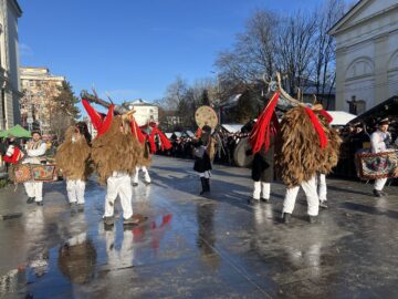 Suceava a găzduit și anul acesta cel mai mare festival de datini și obiceiuri de iarnă din țară, urmărit de mii de suceveni și turiști