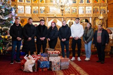 150 de pachete pentru copiii din județele Botoșani și Suceava, împărțite  în Ajun de Crăciun