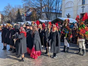 Suceava a găzduit și anul acesta cel mai mare festival de datini și obiceiuri de iarnă din țară, urmărit de mii de suceveni și turiști