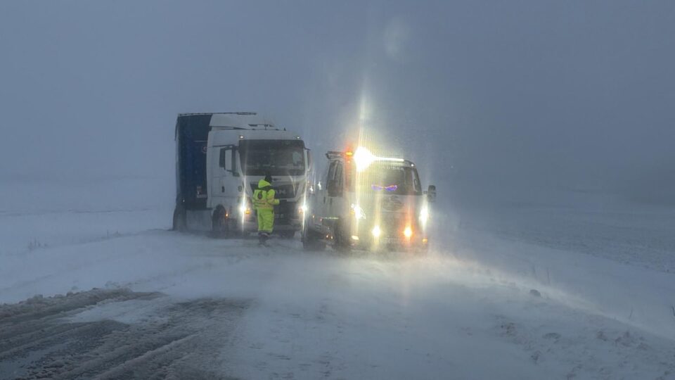 Traficul rutier a fost afectat din cauza viscolului pe mai multe drumuri județene și naționale