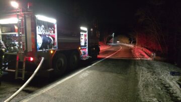 Distrugeri mari după un puternic incendiu izbucnit sâmbătă seară
