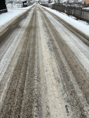 Traficul rutier a fost afectat din cauza viscolului pe mai multe drumuri județene și naționale