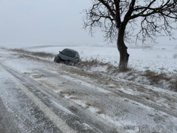 Traficul rutier a fost afectat din cauza viscolului pe mai multe drumuri județene și naționale