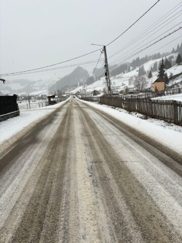 Traficul rutier a fost afectat din cauza viscolului pe mai multe drumuri județene și naționale